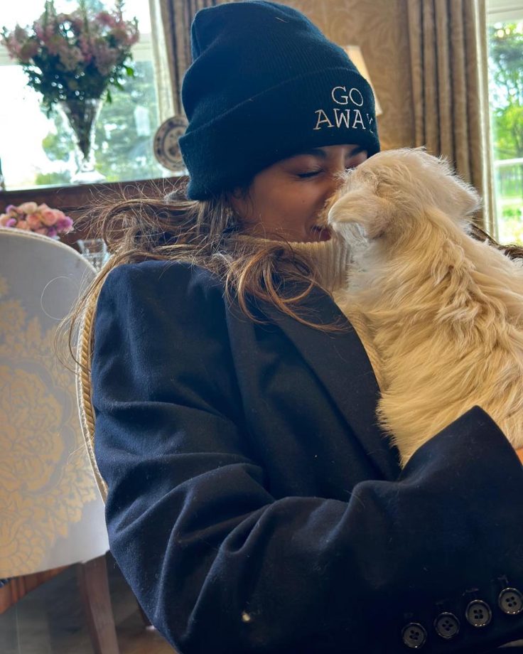 Janhvi Kapoor Shows Off Her ‘Pawsome’ Candid Moments with a Furry Friend, See Photos! 895785