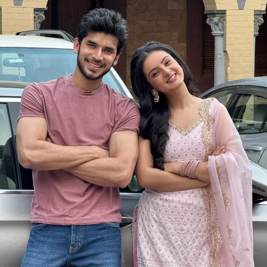 Kundali Bhagya Latest: Paras Kalnawat Poses With On-screen Sister Mrinal Navell Say, 'Rishtas Accepted' 894683