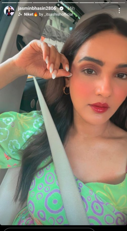 Peek Inside Avneet Kaur and Jasmin's Glam 'Carfie' Moments, Chilling in Style! 894059