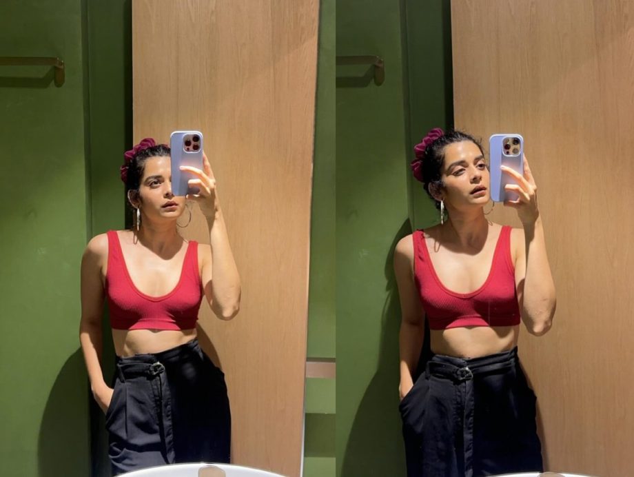 [Photos] Mithila Palkar's Obsession With Mirror Selfies, Captivating Snaps You Can't Miss! 896539