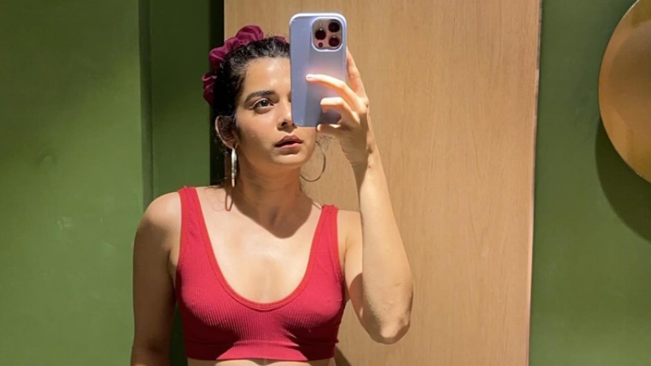 [Photos] Mithila Palkar's Obsession With Mirror Selfies, Captivating Snaps You Can't Miss! 896538