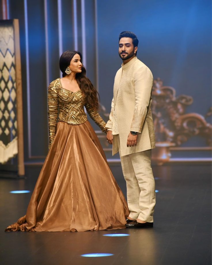 Power Couple Jasmin Bhasin and Aly Goni Steals Heart in Ethnic Outfits, Fans Showering Love! 894017