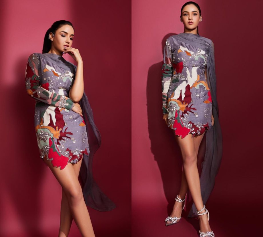 Radiant Vibes: Jasmin Bhasin Turns Up the Heat in a Vibrant Mini Dress, See Photos! 893608