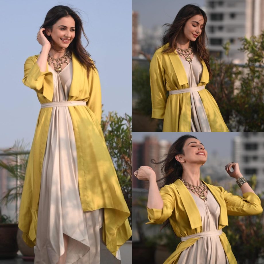 Rakul Preet Singh Expresses Her Mood, Hubby Jackky Bhagnani Cannot Resist Showering Love 893643