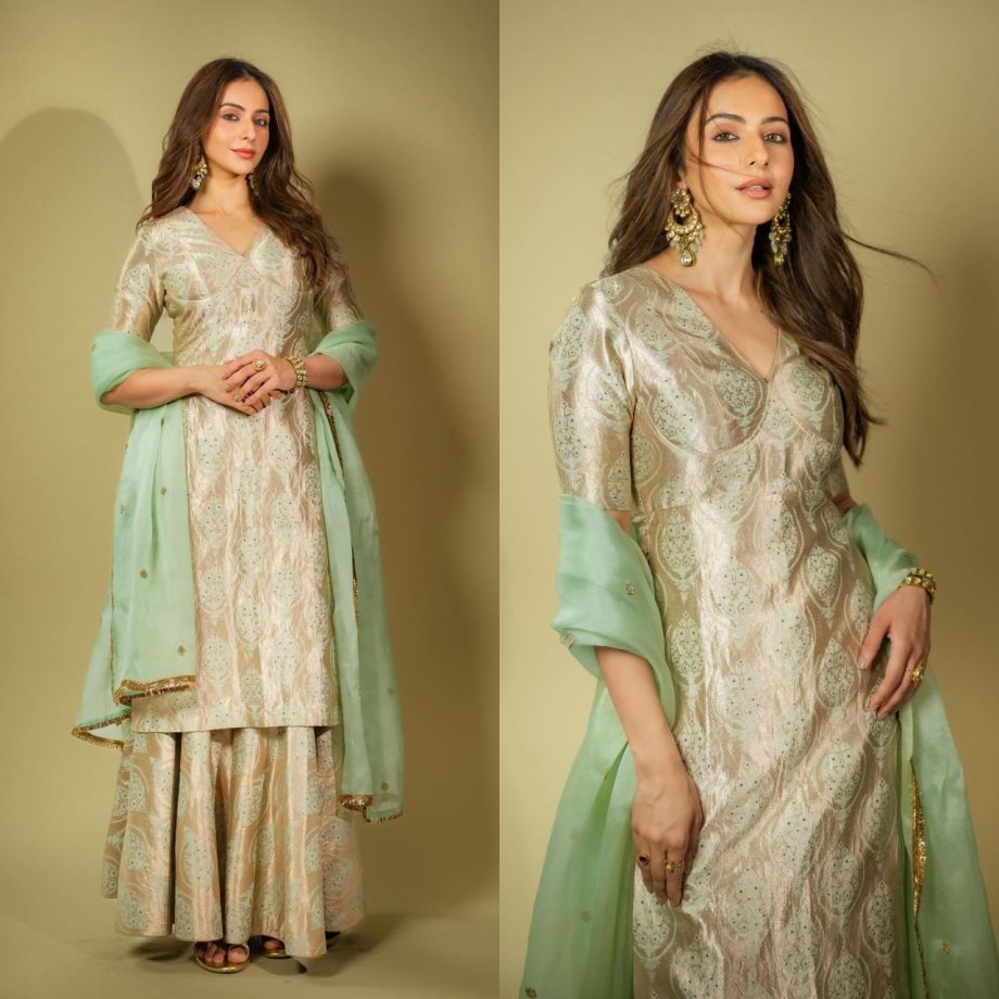 Rakul Preet Singh Radiates Desi Charm in a Beige Kurta Set, See Photos! 894561