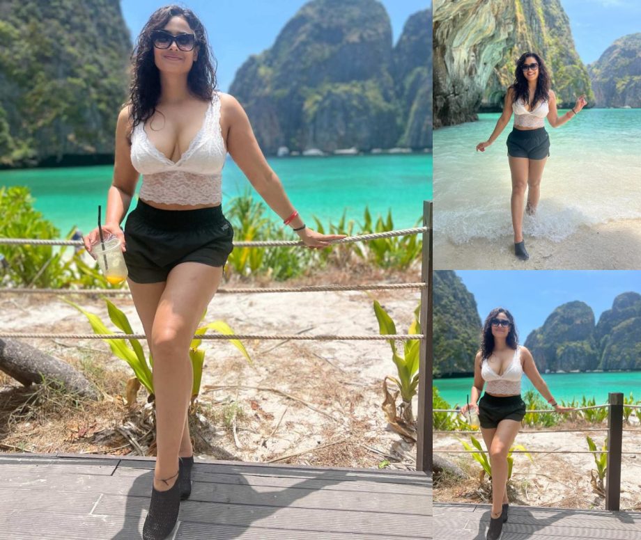 Shweta Tiwari Makes Summer Chilling, Enjoys Her Time Near Seashore 894005