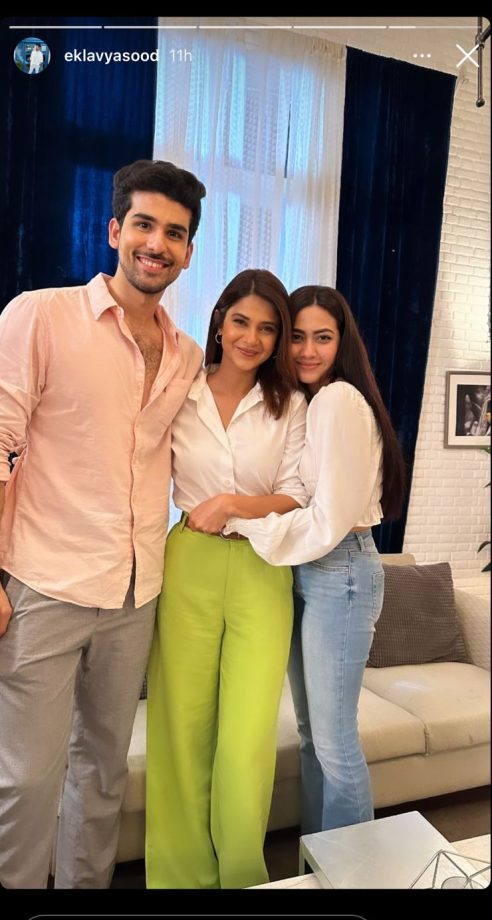Sneak Peek: Jennifer Winget’s Poses with Reem Shaikh and New Cast Members of ‘Raisinghani vs Raisinghani’ Show 895312