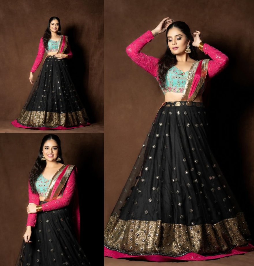 Sreemukhi Flaunts her Desiness in a Black Lehenga Set with an Embroidered Blouse, See Photos! 895370