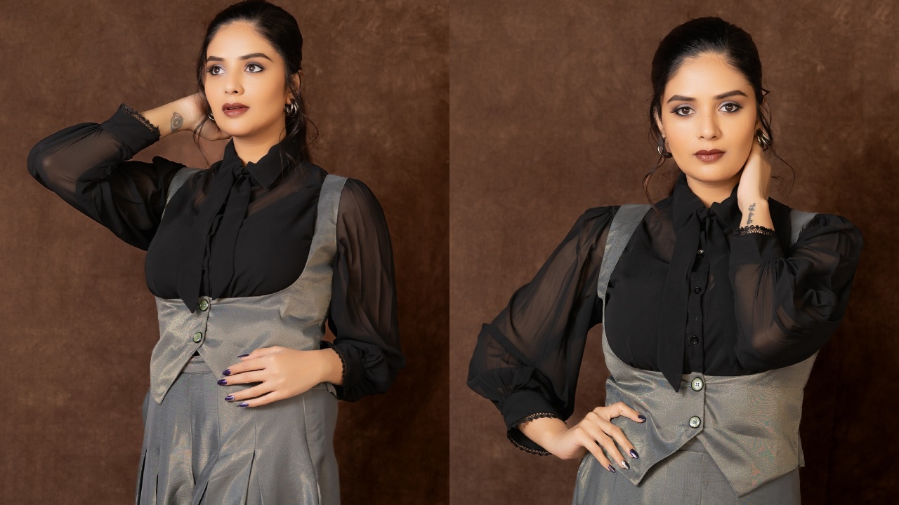 Sreemukhi's Black-and-grey Formal Wear Is Wardrobe Staple For Office Look, See Photos 897288