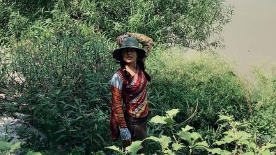 TMKOC’s Nidhi Bhanushali Enjoys Nature Walk in Fashionable Printed Top and Brown Pants
