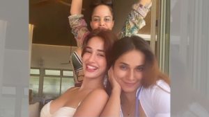 Tropical Getaway: Disha Patani's Thailand Vacation with Her Girl Gang, Watch Video! 893587