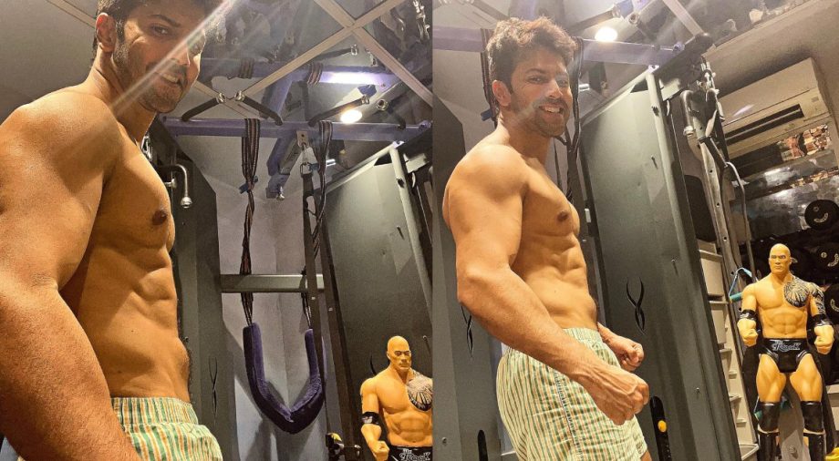 Varun Dhawan Gets High On 'Gulabi Sadi' Working Out In Gym, Maniesh Paul Says, 