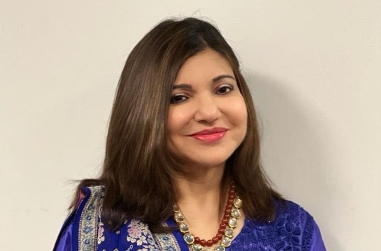 Alka Yagnik reveals rare hearing loss diagnosis; asks for prayers & support 901061