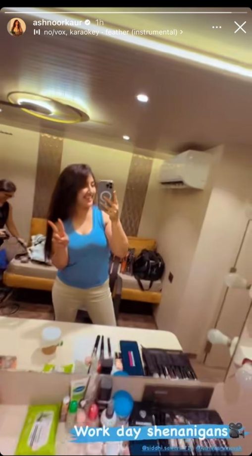Ashi Singh, Ashnoor Kaur, And Anushka Sen Show Quirky Side In Mirror Selfies! 899856