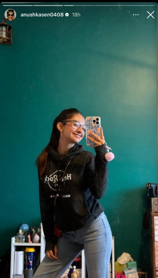 Ashi Singh, Ashnoor Kaur, And Anushka Sen Show Quirky Side In Mirror Selfies! 899855