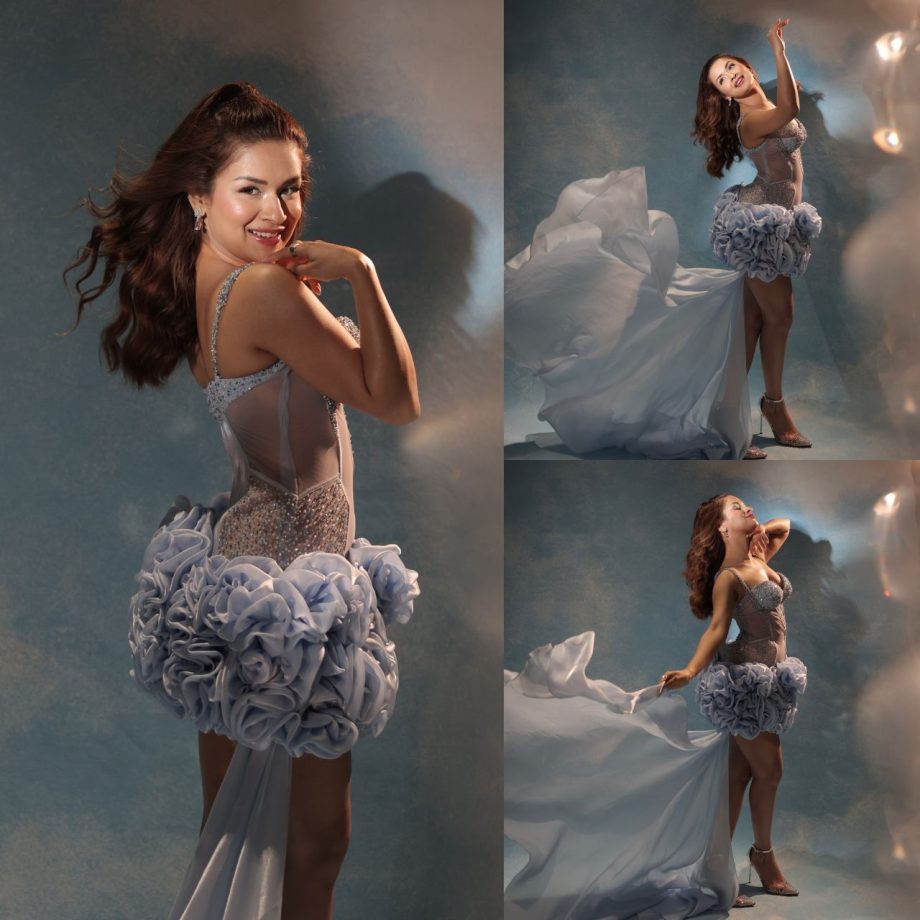 Avneet Kaur Steals Show In Blue Corset Dress, Jacqueliene Fernandez Calls Her, 'Pretty' 902321