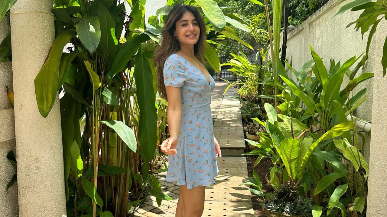 Bade Achhe Lagte Hain 2 Fame Nakul Mehta Reacts To Kritika Kamra's Monsoon Glow In Blue Mini Dress 903619