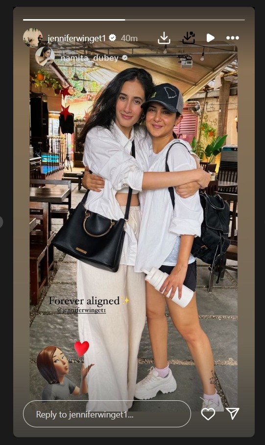 Bepannah Actors Jennifer Winget And Namita Dubey Reunite; Pose In Twinning White 902946