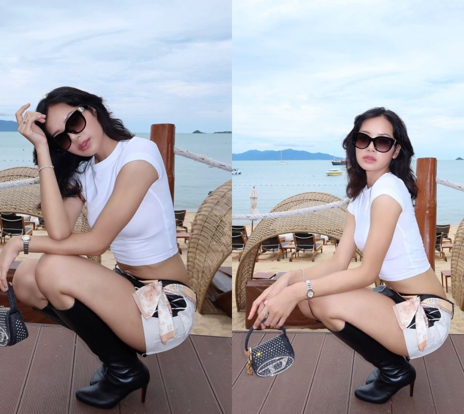 Blackpink's Lisa Looks Stunning In White Crop Top And Black Skirt For Beach Fashion 900349