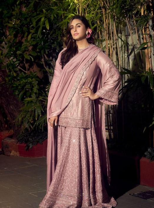 Bollywood News: Janhvi Kapoor mobbed at airport, Huma Qureshi's bridesmaid look to Baby John clashing with Sitaare Zameen Par 903185
