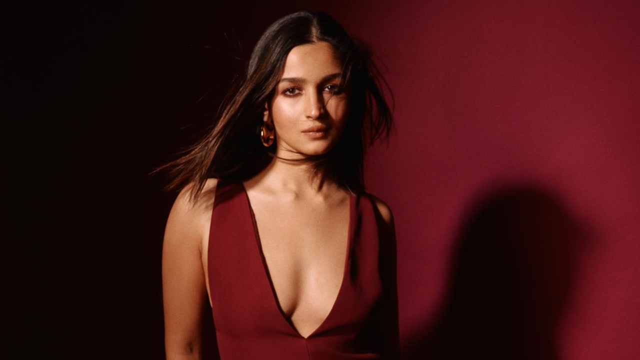 Caught On Camera: Alia Bhatt's Secret For Monday Motivation 902568