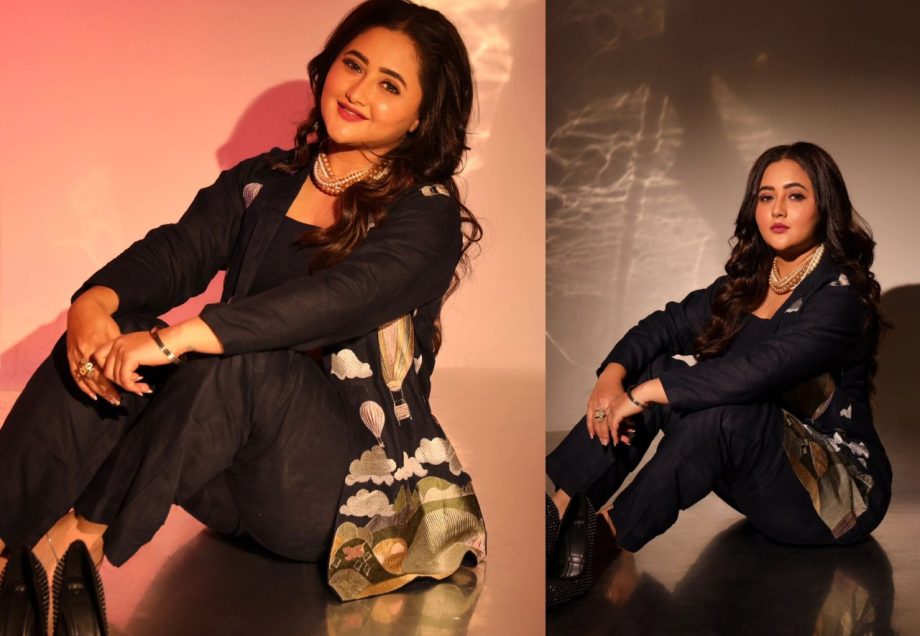 Desi Vs. Videsi: Rashami Desai In Black Or Sriti Jha In White- Whose Formal Attire Is Perfect For Office? 904061
