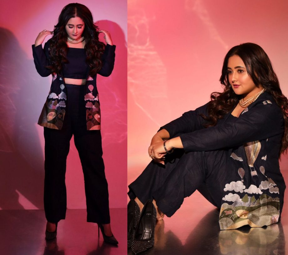 Desi Vs. Videsi: Rashami Desai In Black Or Sriti Jha In White- Whose Formal Attire Is Perfect For Office? 904060