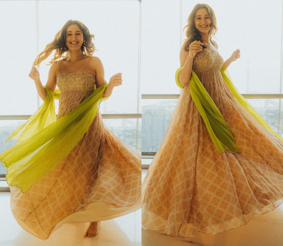 Dhvani Bhanushali Looks Regal In Anarkali Kurti With Contrast Dupatta, See Photos! 899520