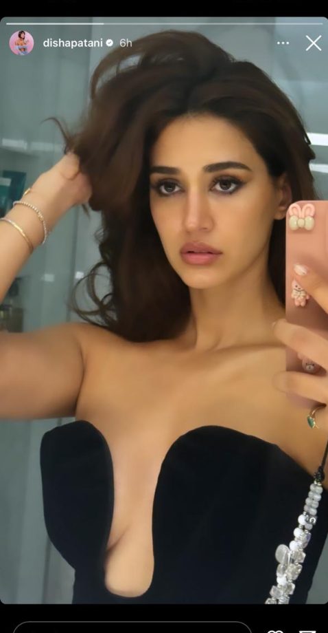 Disha Patani Or Aditi Bhatia: Who Stuns In A Strapless Black Dress? 901864