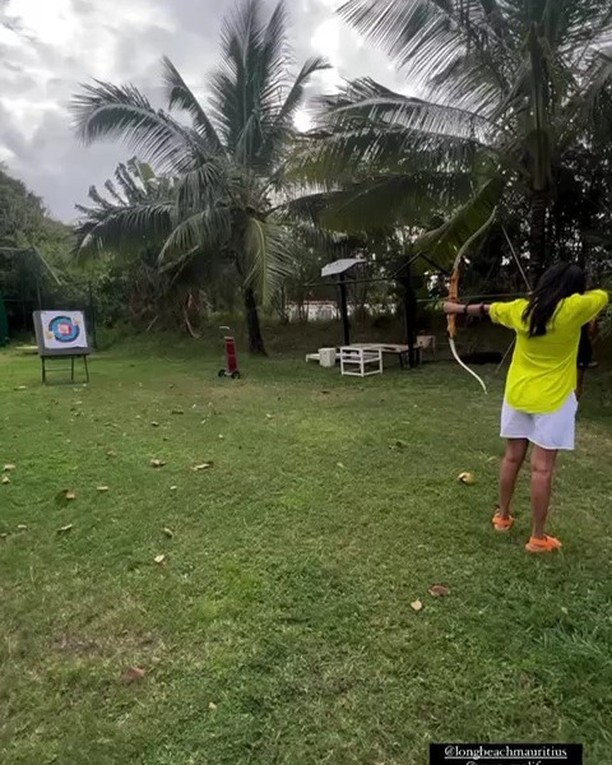 Erica Fernandes And Shilpa Shetty Show Their Impressive Archery Moves In This Viral Video! 901060