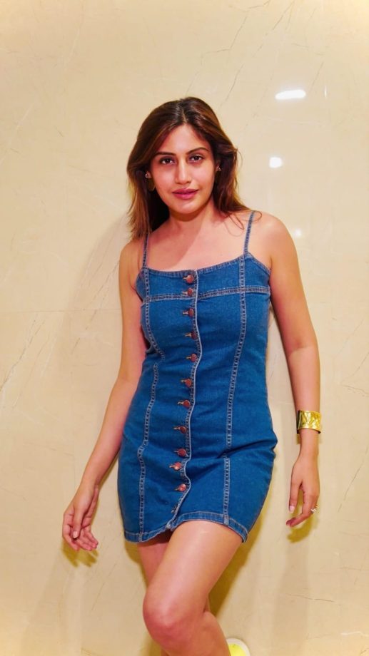 Get Date Ready With Surbhi Chandna, Reem Shaikh, And Kanika Mann's Inspired Monotone Western Dress 901379