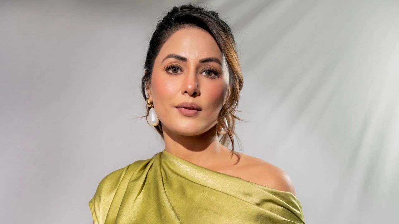 Hina Khan Seeks Solace Fighting With Stage 3 Breast Cancer Says, "This Too Shall Pass" 903865
