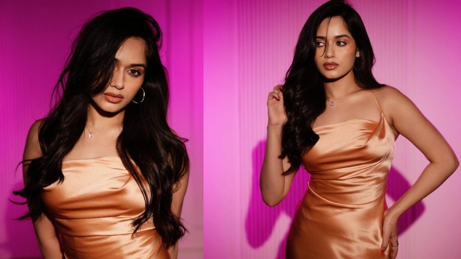 Jannat Zubair Looks Stunning In A Satin Dress With A Diamond Necklace, See Pics! 901880