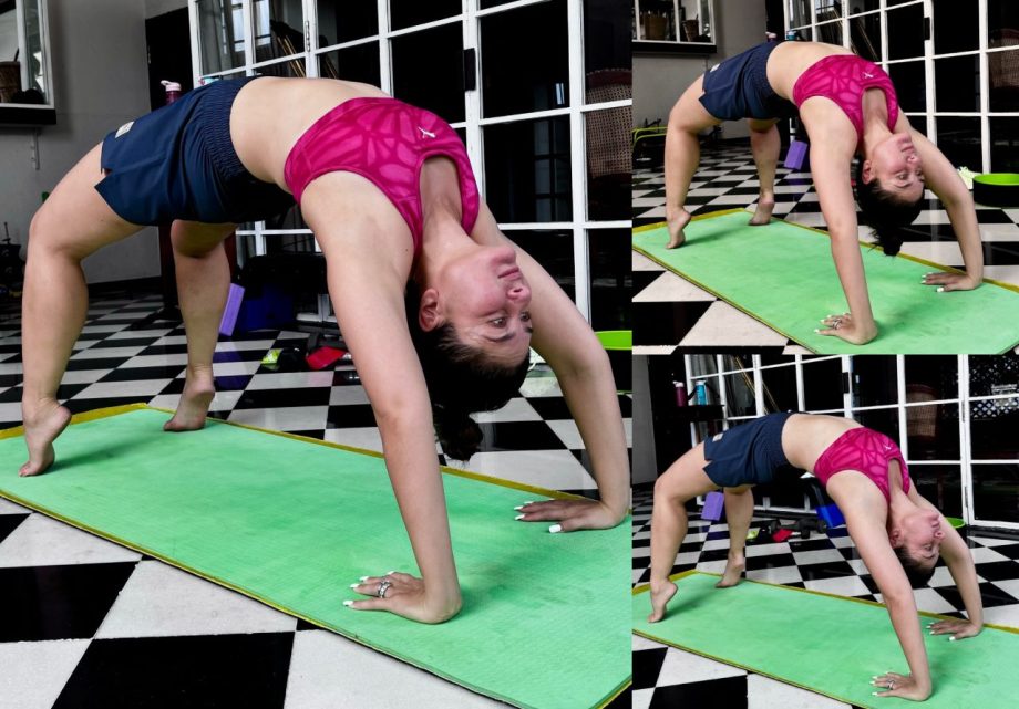 Kareena Kapoor Gives Mid-Week Fitness Motivation With Her Intense Chakrasana Yoga Pose 899831