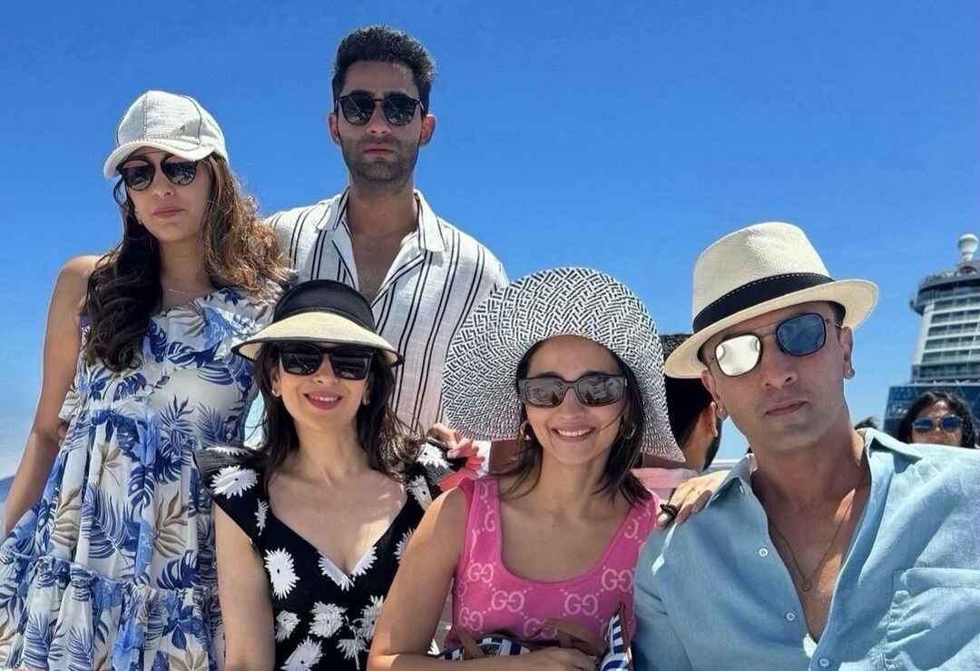Karisma Kapoor shares a priceless pic with Ranbir Kapoor & Alia Bhatt from the Anant-Radhika cruise bash 899226
