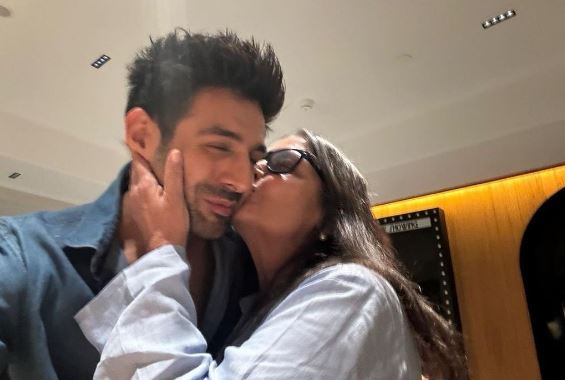 Kartik Aaryan says, 'muje meri Eidi mil gayi', as Shabana Azmi showers him with praise for 'Chandu Champion' 900875