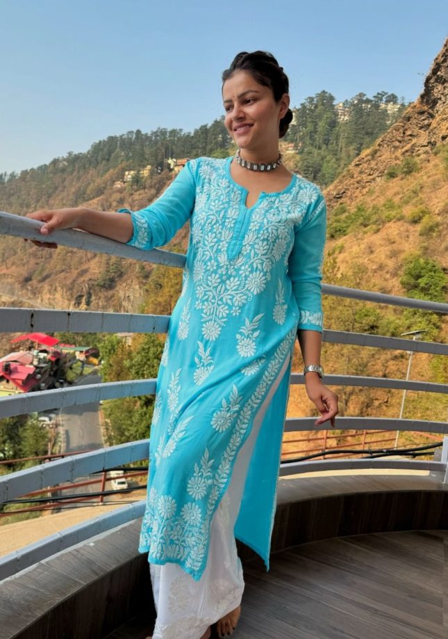 Kurta Set For Women: Embrace Your Ethnic Look With Rubina Dilaik's Chikankari Outfit 901131