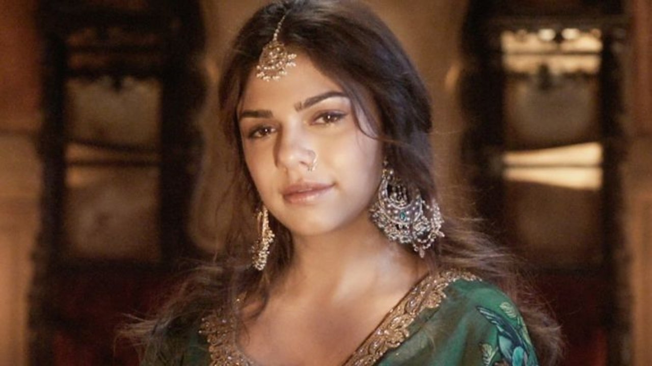 "My DMs are filled with a lot of love," Says Sharmin Segal opening up about the love she is receiving for her performance in Heeramandi! 898855
