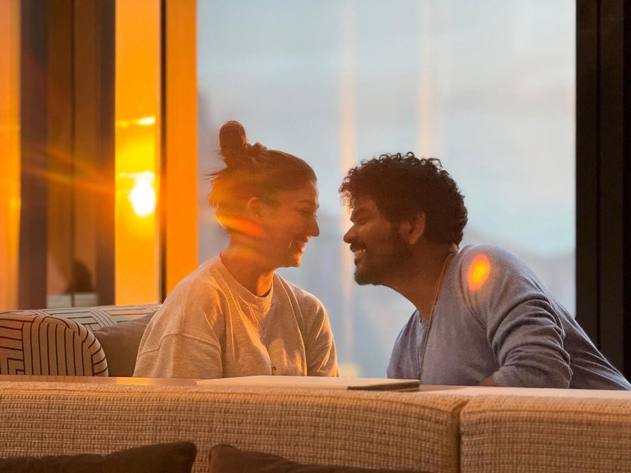 Nayanthara And Vignesh Shivan Get Romantic Looking Into Each Other's Eyes, See Photos 898692