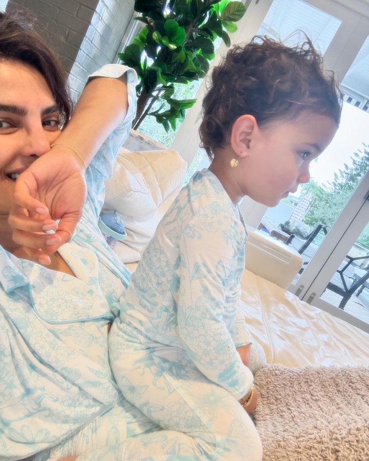 Nick Jonas's Sweetest Reaction On Priyanka Chopra & Daughter Malti Marie's Twinning Moment! 898209