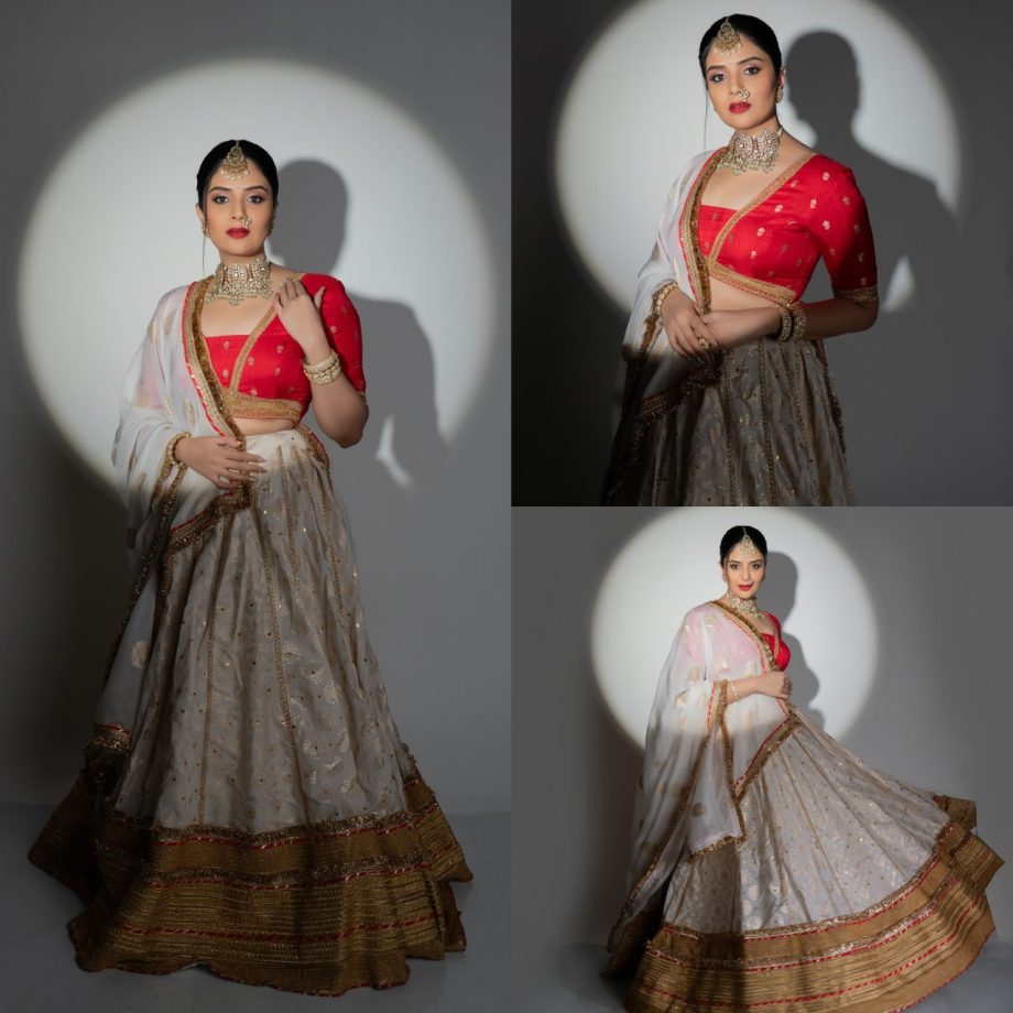 [Photos] Sreemukhi Wows In Traditional Lehenga Choli With Attractive Blouse Neck Design 898790
