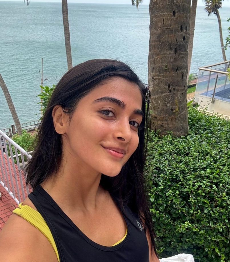 Pooja Hedge's Post-Workout No-Makeup Selfie Glow Is Irresistible, Check Now! 899923