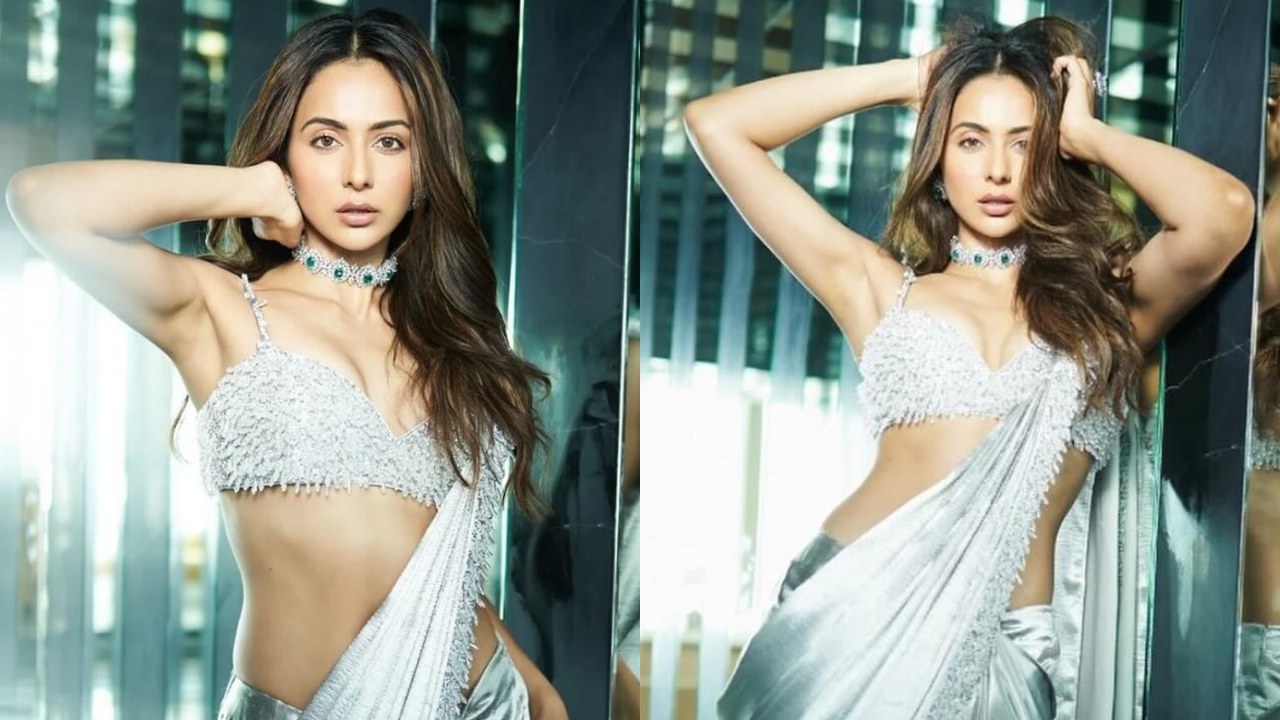 Rakul Preet Singh Turns 'Showstopper' In Silver Saree With Bustier Top, Check Now! 900566