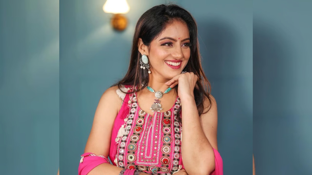 Shocking! Mangal Lakshmi Fame Deepika Singh Suffers Injury On Set As Plywood Falls 902159