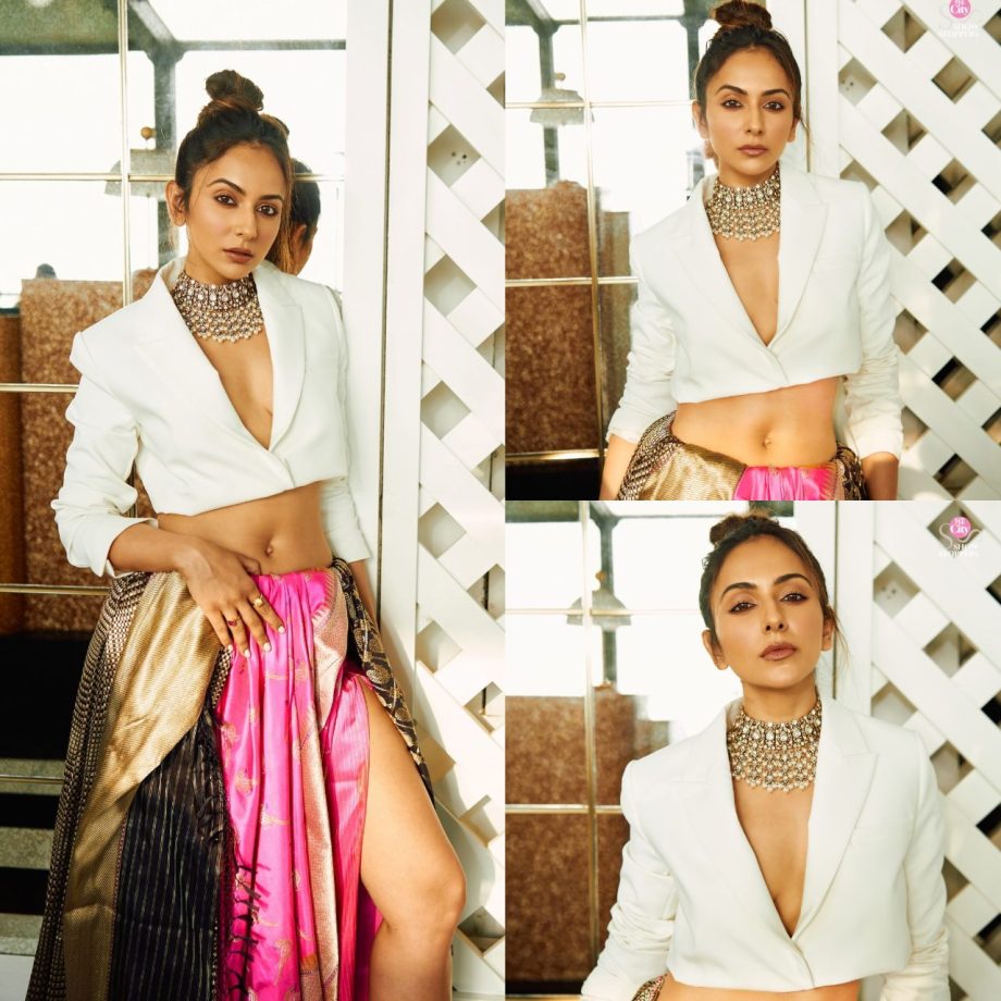 South News: Rakul Preet Singh Stuns In Blazer, Malavika Mohanan's Abu Dhabi Vacation, Amy Jackson's Sweet Kiss To Anupama Parameswaran's Cute Mirror Selfie 903671