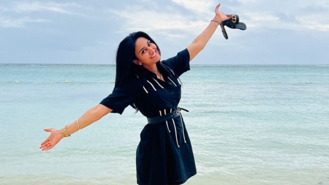 Sun, Sand, and Serenity: Erica Fernandes's Dreamy Mauritius Vacation 900204