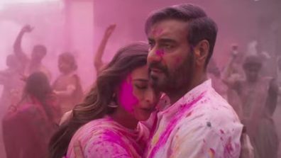 Tabu asks, ‘koi hume alag toh nahi karega na?’, Ajay Devgn responds, ‘abhi tak koi paida nahi hua’