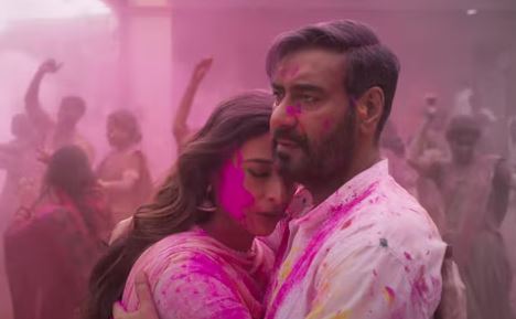 Tabu asks, 'koi hume alag toh nahi karega na?', Ajay Devgn responds, 'abhi tak koi paida nahi hua' 899588
