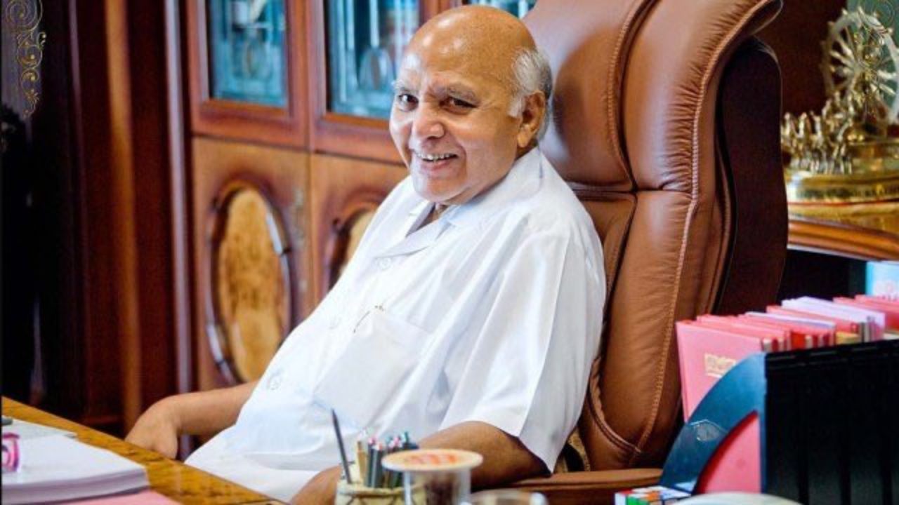 "This is one vacancy which cannot be filled  .." Vivek Ranjan Agnihotri mourns to the demise of Ramoji Rao Guru! 899279