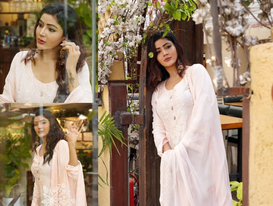 Whose Traditional Outfit Wins? Shweta Tiwari's Kurta Or Soniya Bansal's Suit 898914